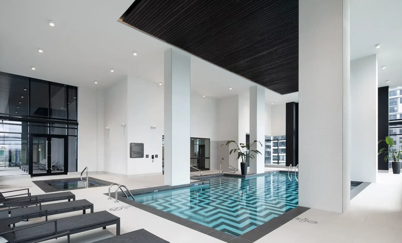 HONEYROSE Hotel — Montreal, Canada