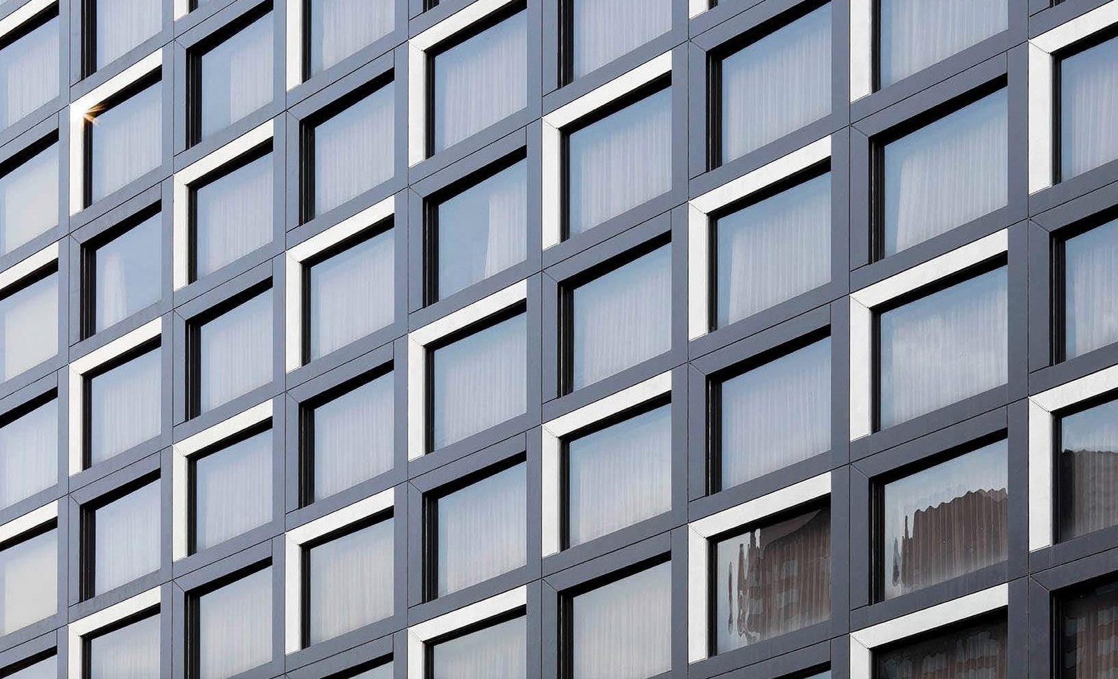 Hotel Monville — Montreal, Canada