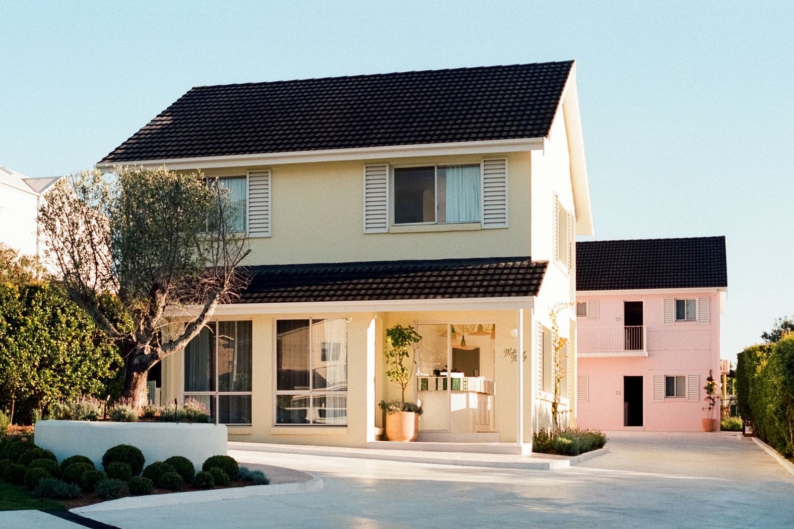 Motel Molly — Mollmook, Australia